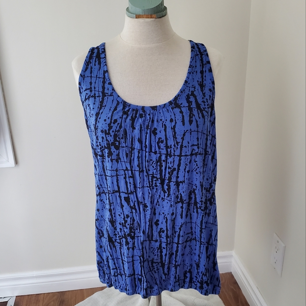 Sleeveless blue tank